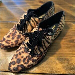 NWOT Aldo Lace Up Oxford Shoes in mixed print tiger/cheetah. Size 8